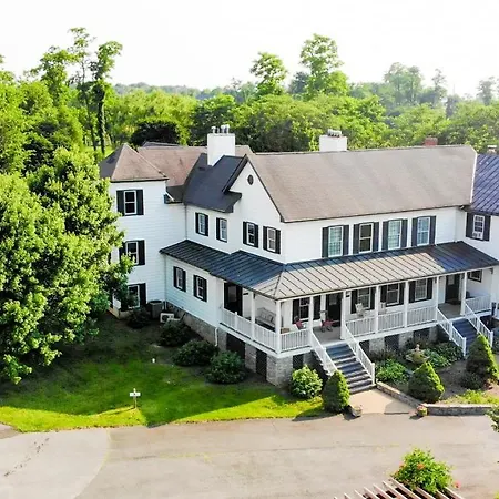 The Manor At Airmont Bed and Breakfast